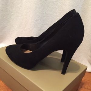 Size 9 Jessica Simpson suede pumps